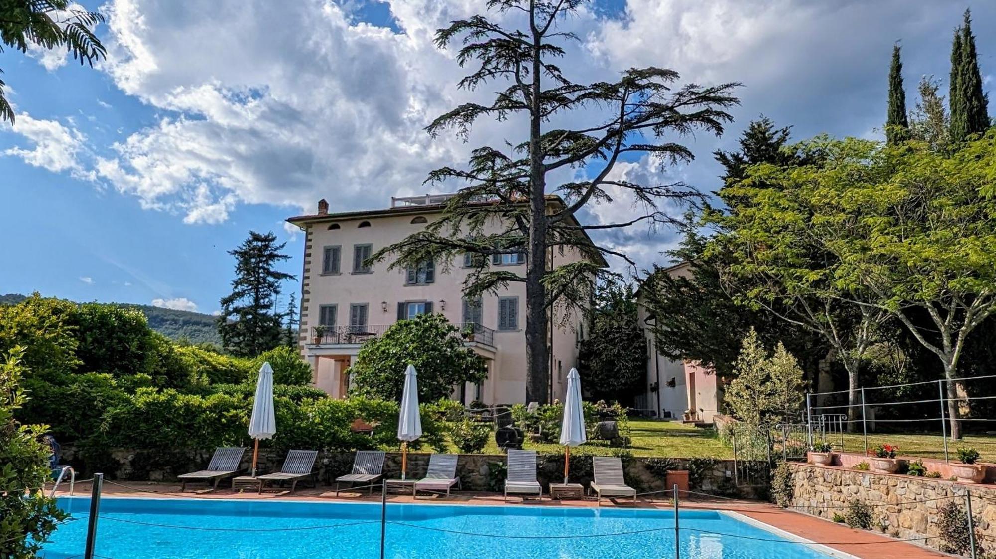 Villa La Grotta San Giustino Valdarno Bagian luar foto